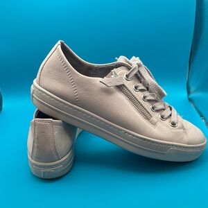 Paul Green 5206 beige leather sneakers with side zip, size US‎ 7 or UK 4.5, Good